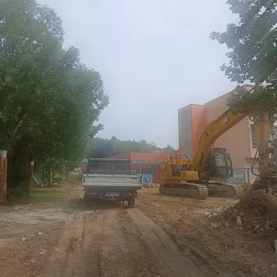 Der Abriss des alten Kindergartens hat begonnen